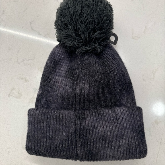 New! CC Kids Beanie Brand Gray Soft Stretch Cable Knit Pom Pom CC Hat - Picture 6 of 8